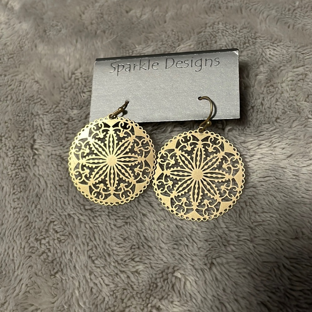 NEW Gold Tone Circle Earrings